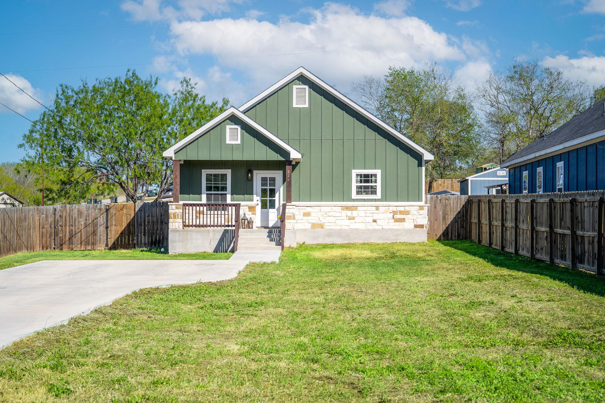 224 Spruce Avenue Luling TX 78648