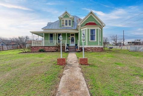308 N Broad Street Coupland TX 78615