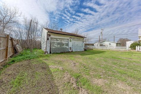 308 N Broad Street Coupland TX 78615