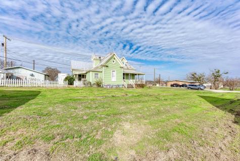 308 N Broad Street Coupland TX 78615