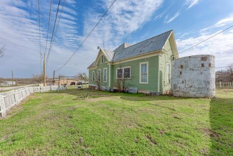 308 N Broad Street Coupland TX 78615