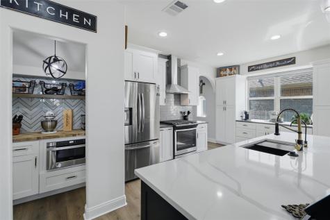 305 Lightcliff Street Hutto TX 78634