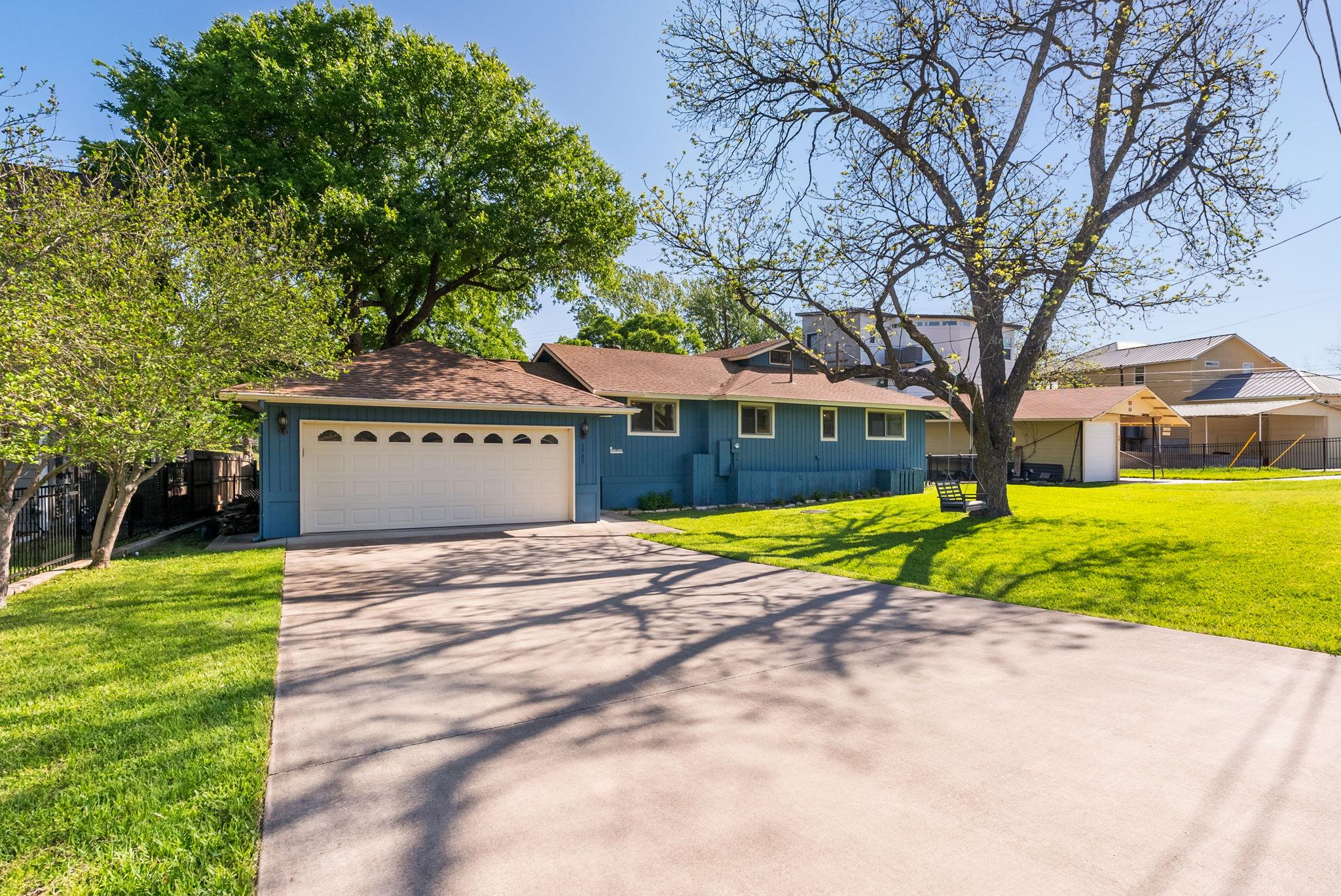 1707 Aztec Trail Kingsland TX 78639