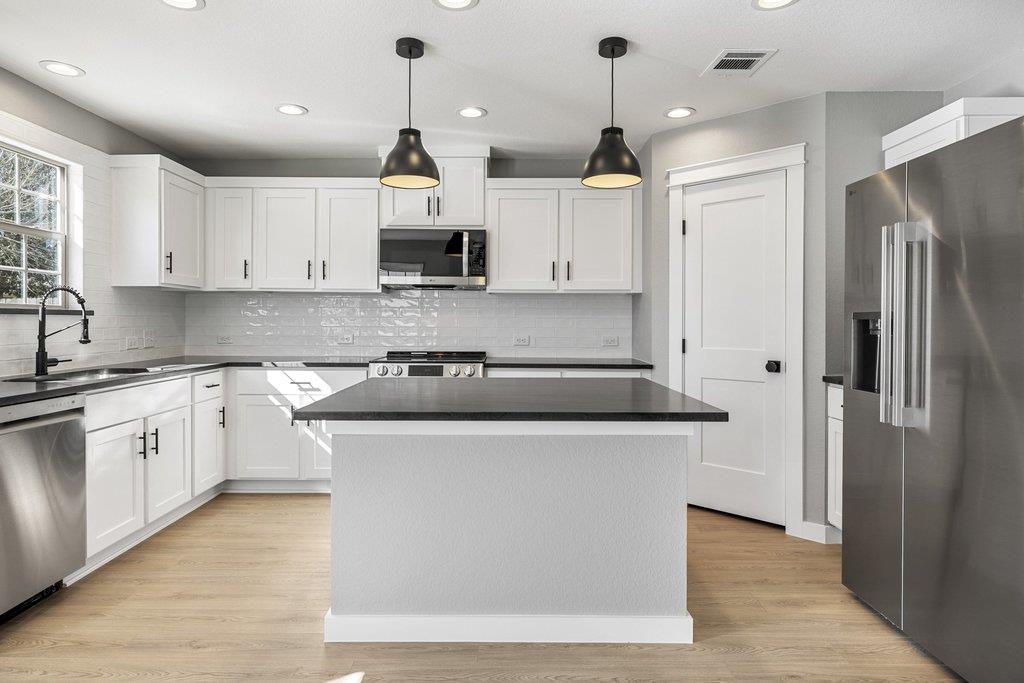 509 Estes Park Taylor TX 76574