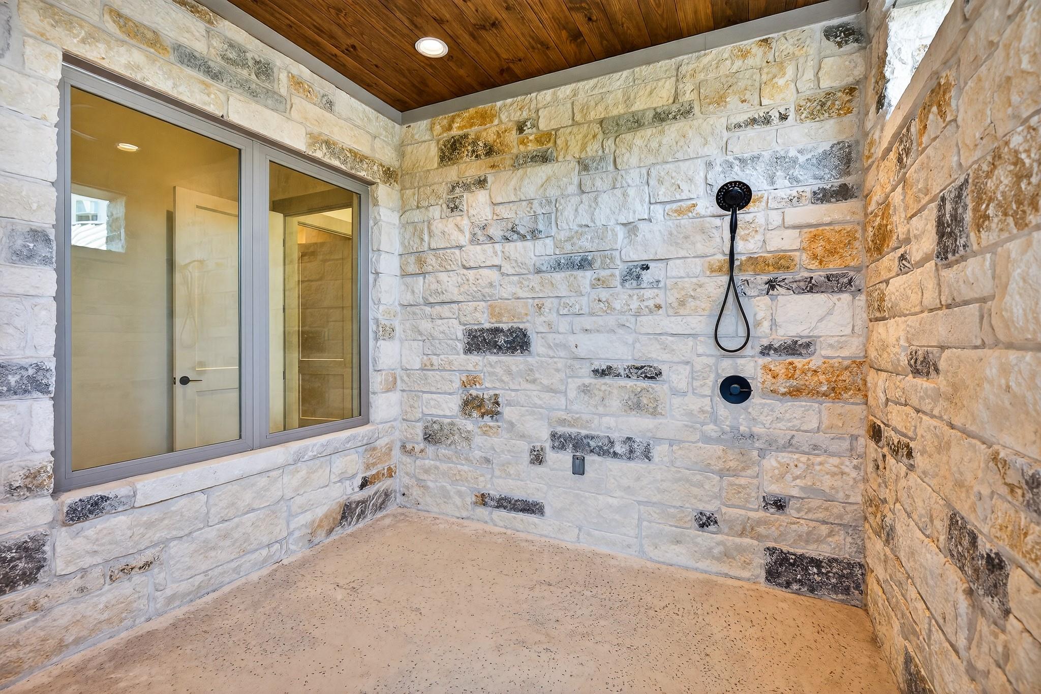 1011 Moss Downs Granite Shoals TX 78654