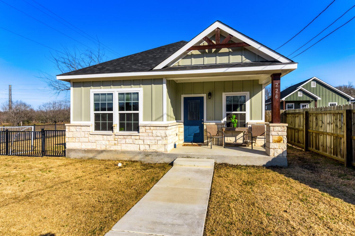226 Spruce Avenue Luling TX 78648
