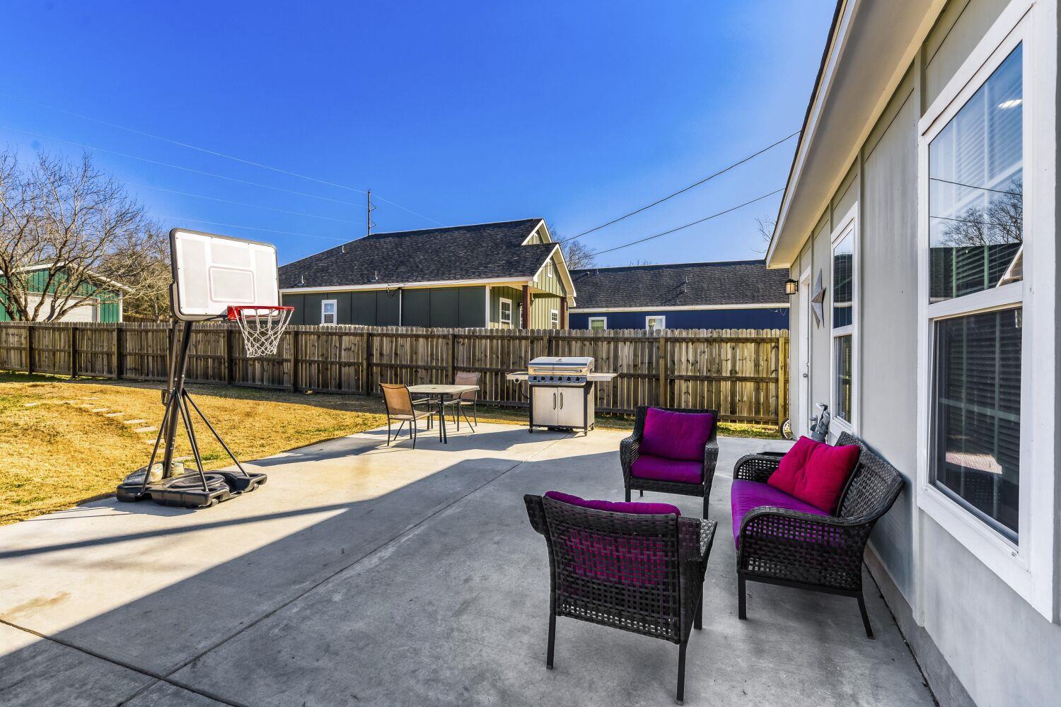 226 Spruce Avenue Luling TX 78648