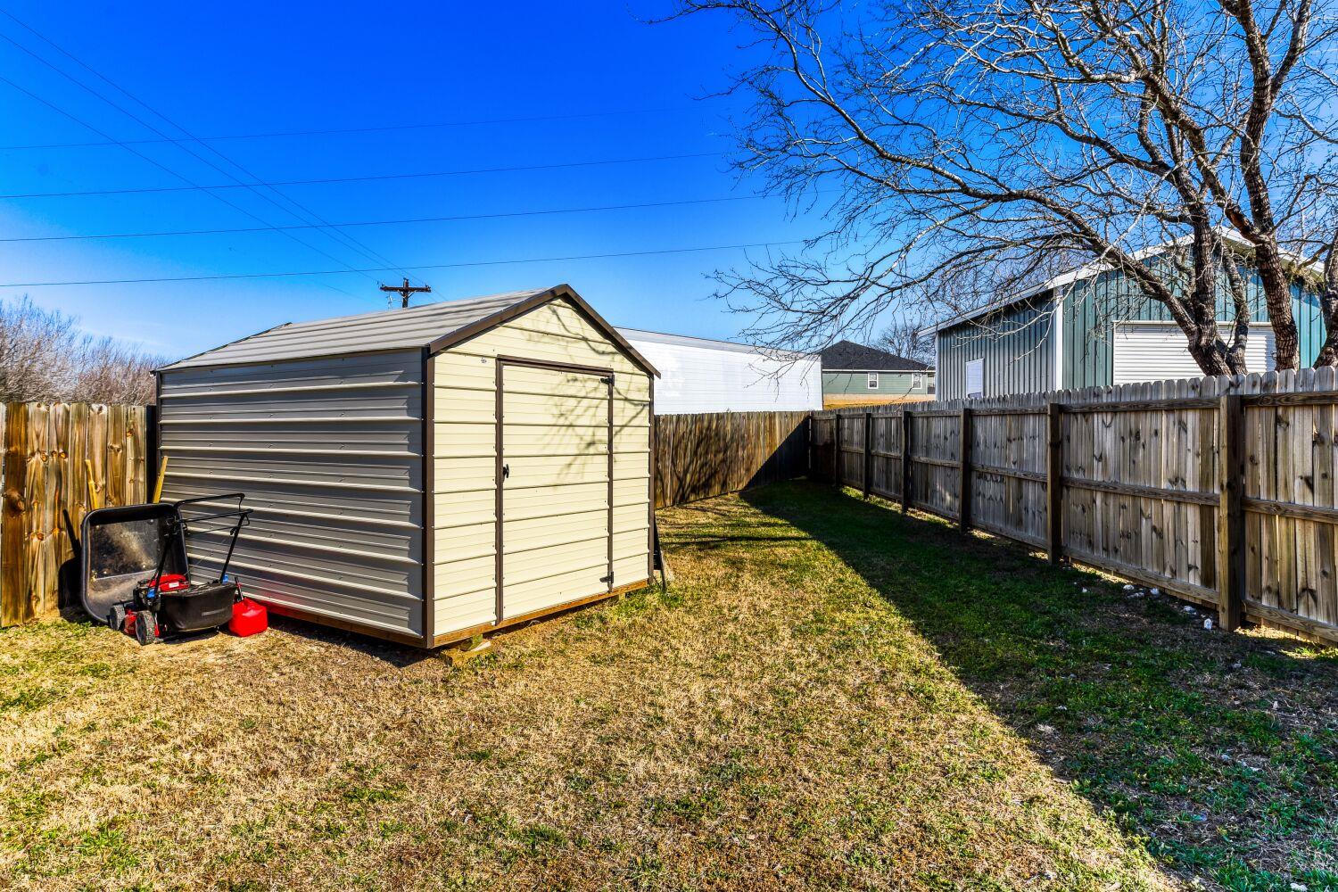 226 Spruce Avenue Luling TX 78648