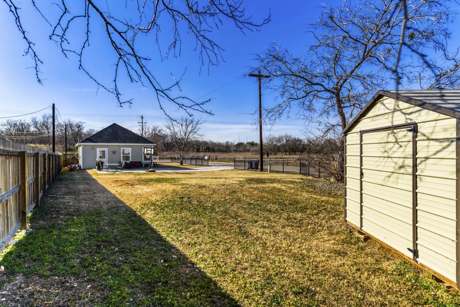 226 Spruce Avenue Luling TX 78648