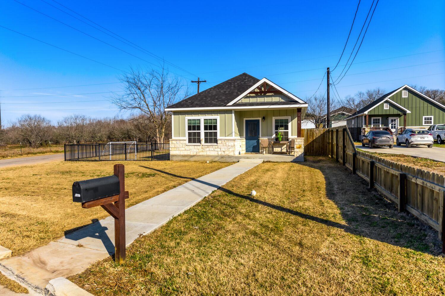 226 Spruce Avenue Luling TX 78648