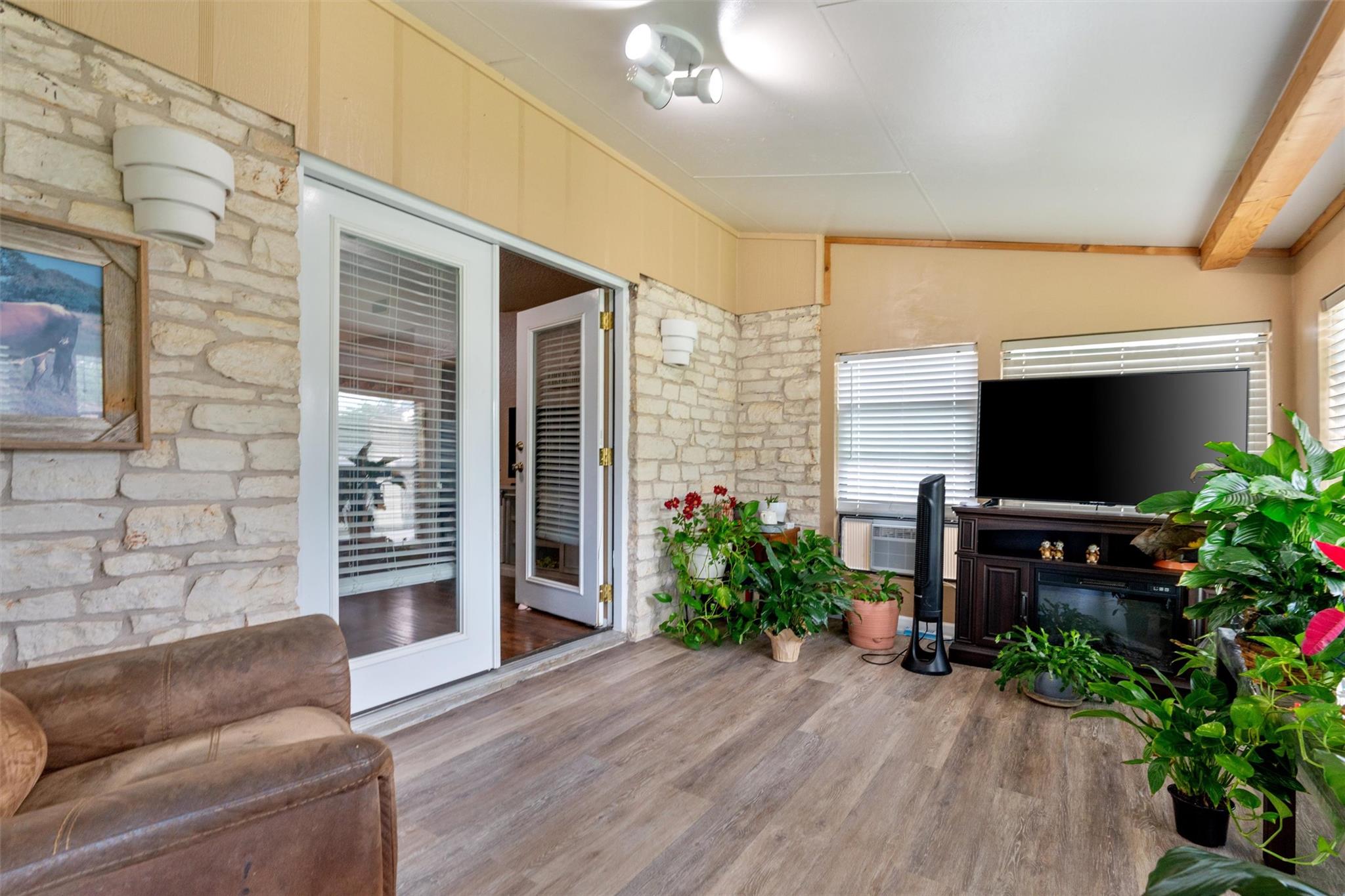 401 Drake Lane Taylor TX 76574