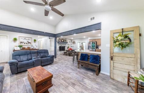 7338 Fm 1624 Lexington TX 78947