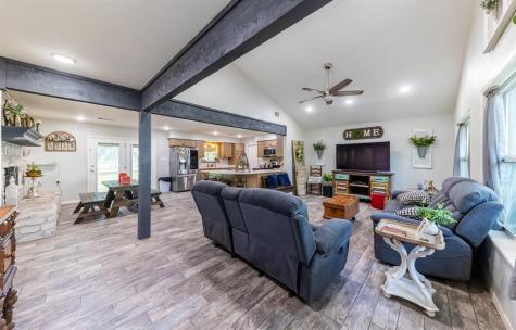 7338 Fm 1624 Lexington TX 78947