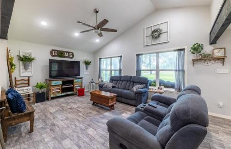 7338 Fm 1624 Lexington TX 78947