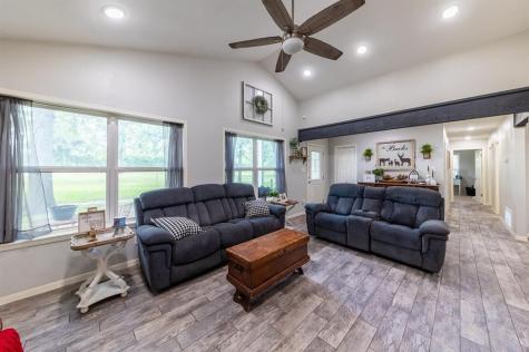 7338 Fm 1624 Lexington TX 78947