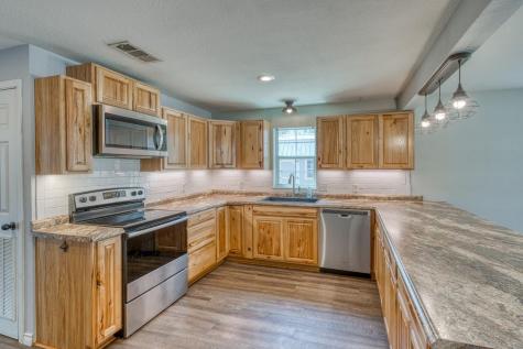 609 Dickson Street Lexington TX 78947