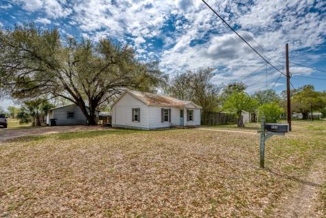 609 Dickson Street Lexington TX 78947