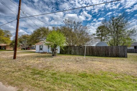 609 Dickson Street Lexington TX 78947