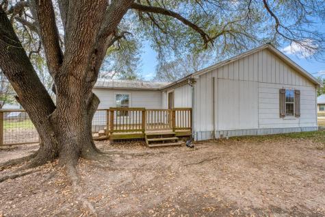 609 Dickson Street Lexington TX 78947