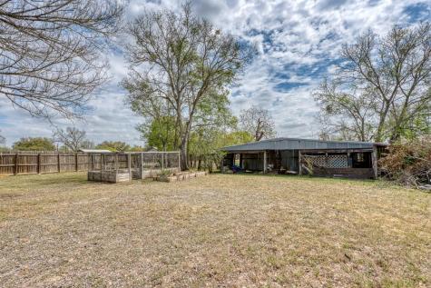 609 Dickson Street Lexington TX 78947