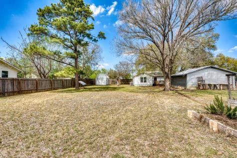 609 Dickson Street Lexington TX 78947