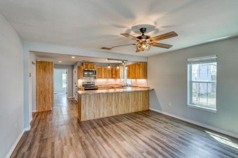 609 Dickson Street Lexington TX 78947