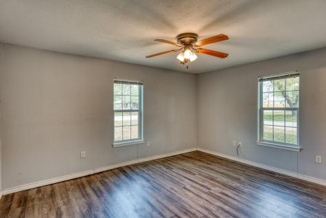 609 Dickson Street Lexington TX 78947