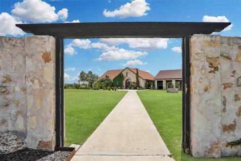 601 Strada Luca Florence TX 76527