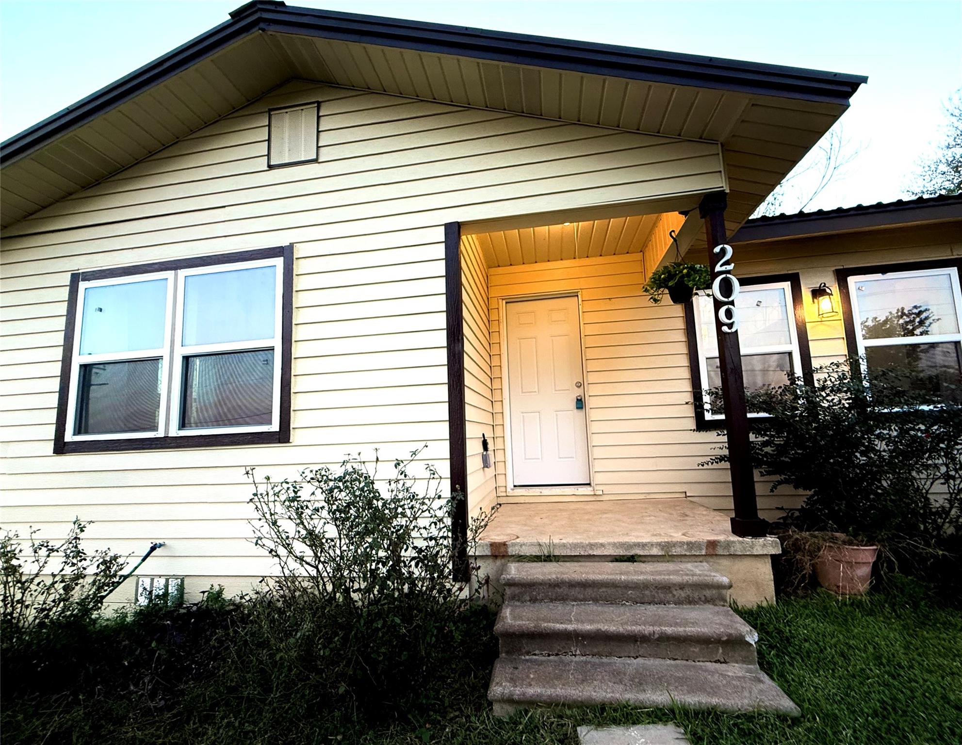 209 County Road 310 Rockdale TX 76567