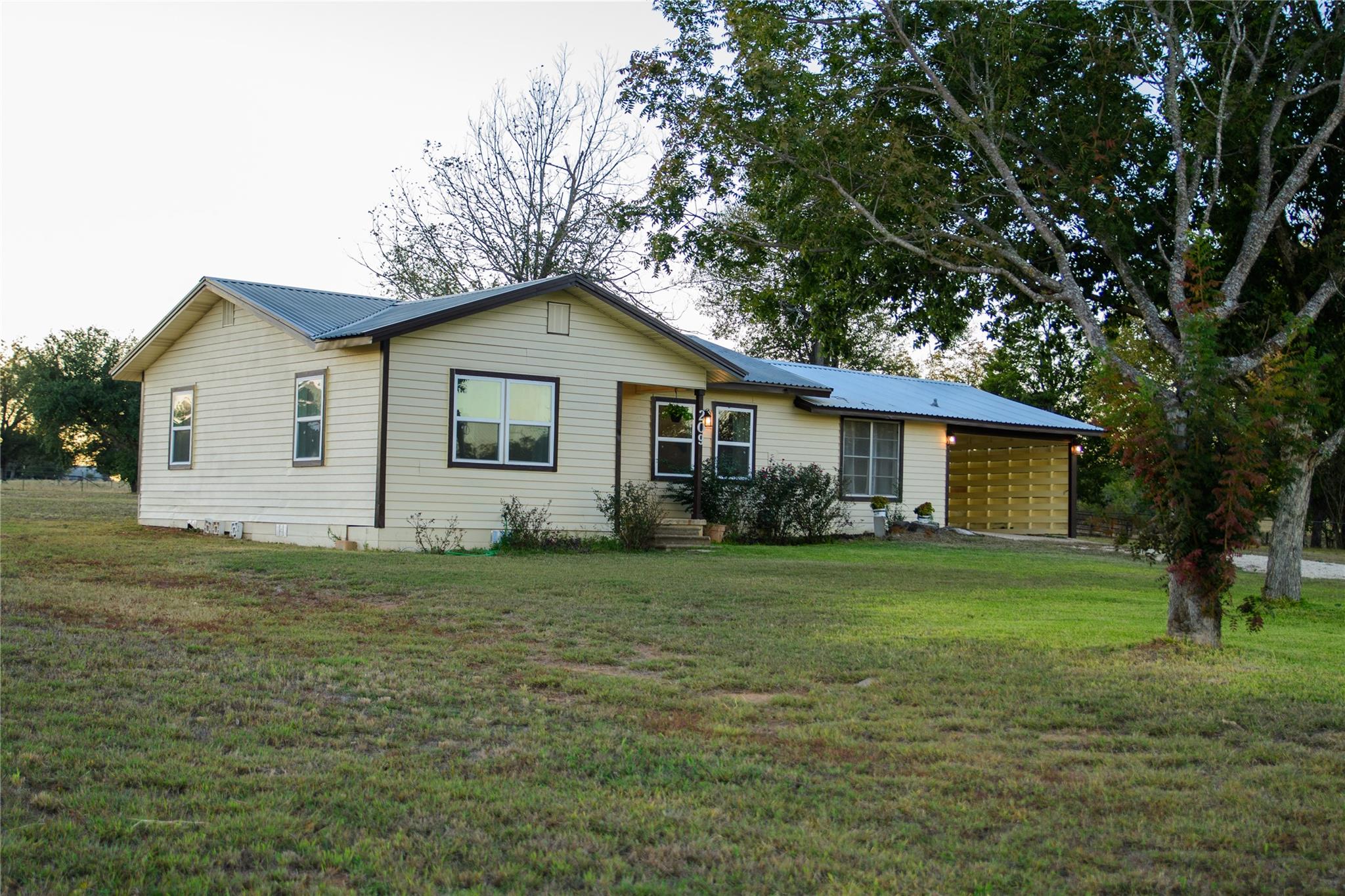 209 County Road 310 Rockdale TX 76567