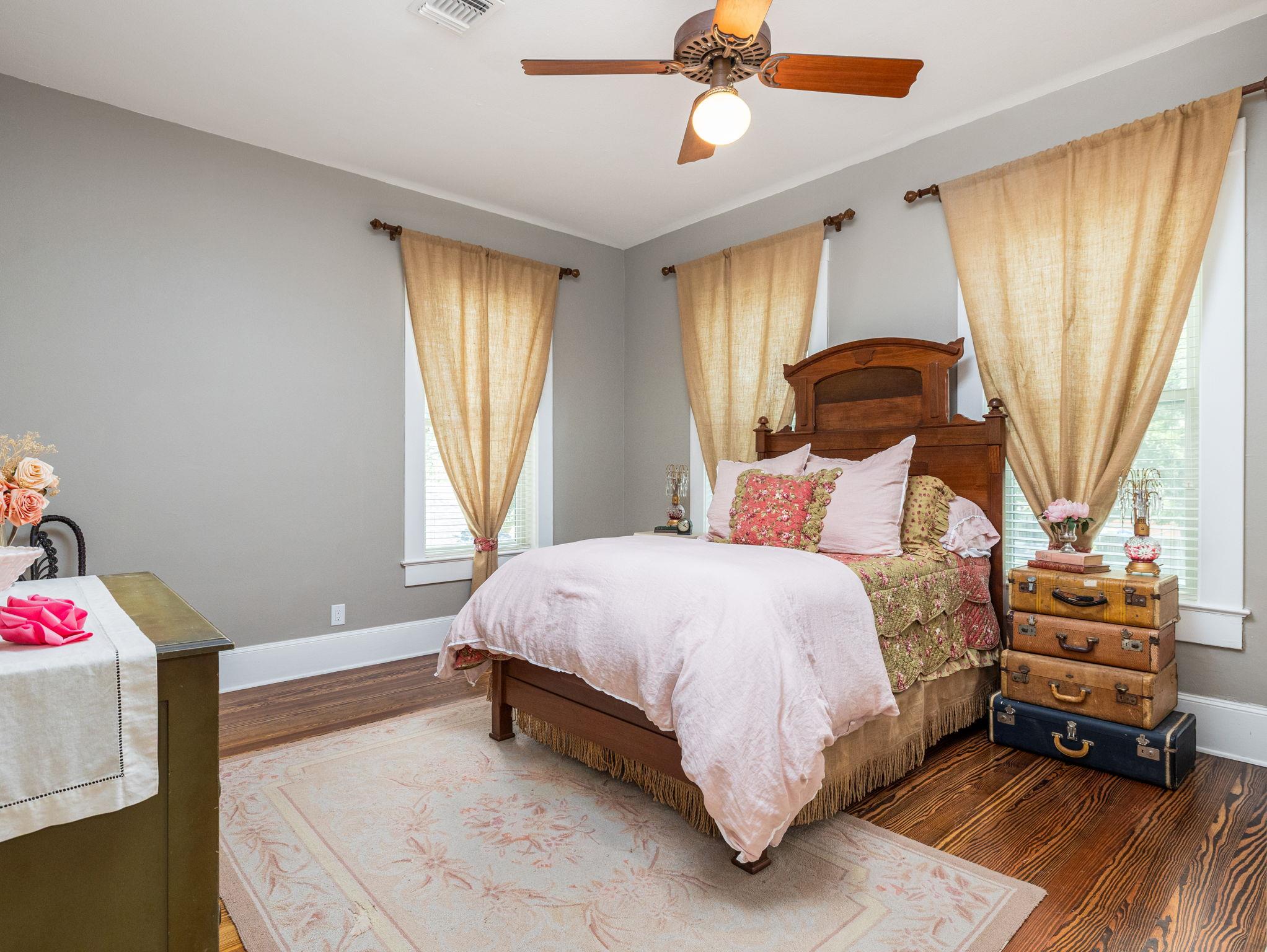 1220 W Lake Drive Taylor TX 76574