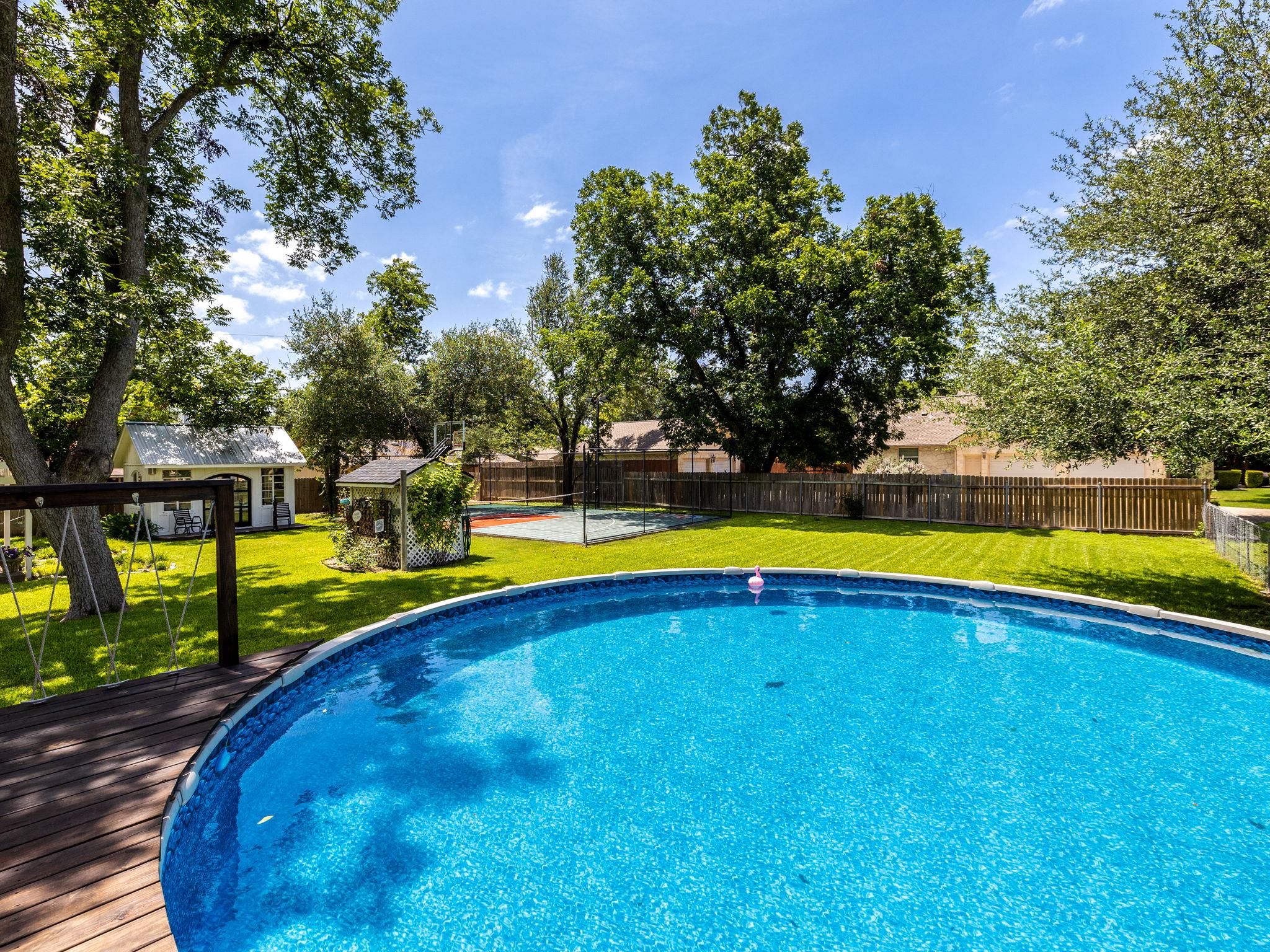 1220 W Lake Drive Taylor TX 76574
