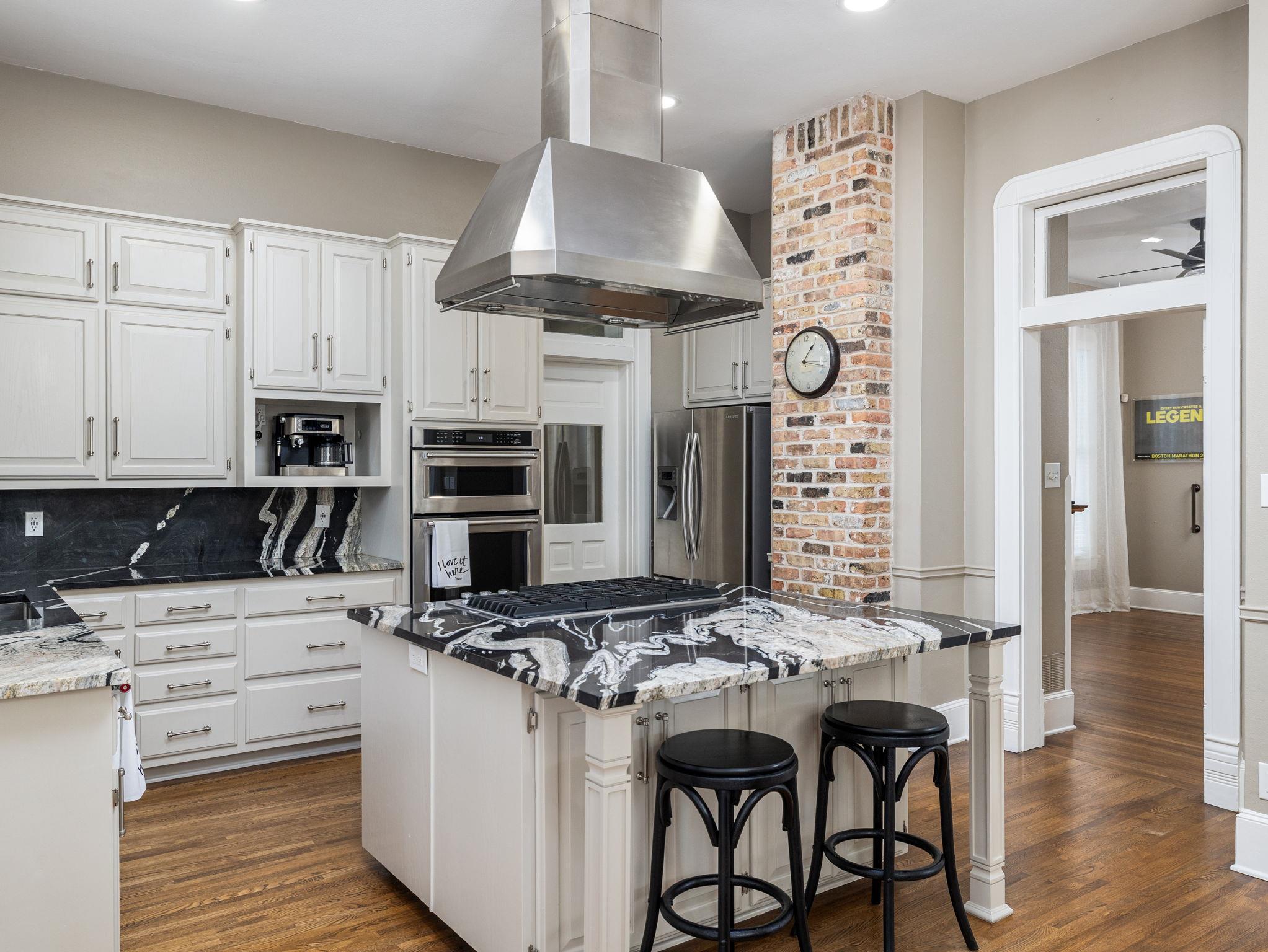 1220 W Lake Drive Taylor TX 76574