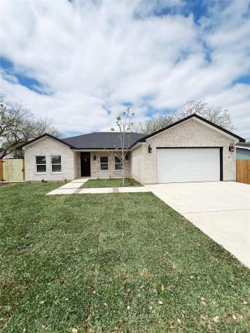 614 S Middle Street Flatonia TX 78941