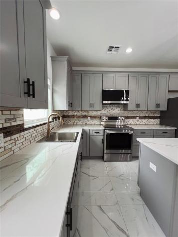 614 S Middle Street Flatonia TX 78941