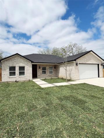 614 S Middle Street Flatonia TX 78941