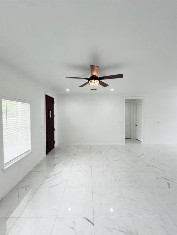 614 S Middle Street Flatonia TX 78941