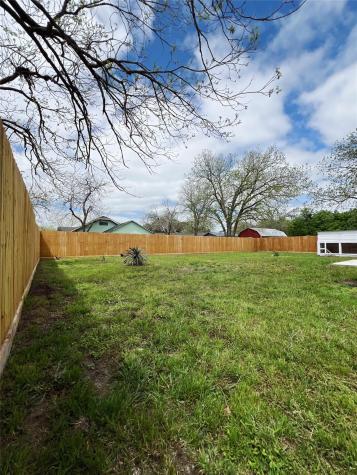 614 S Middle Street Flatonia TX 78941
