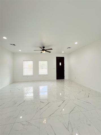 614 S Middle Street Flatonia TX 78941