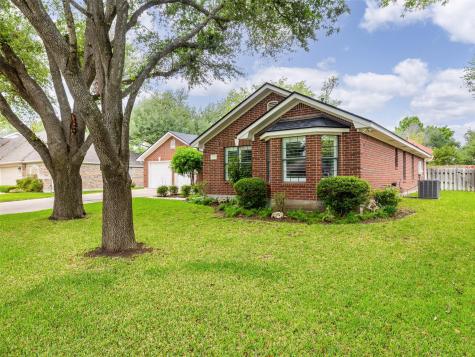 1304 Sagewood Drive Taylor TX 76574