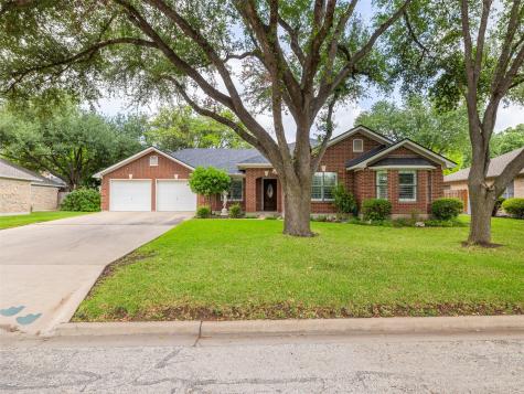 1304 Sagewood Drive Taylor TX 76574