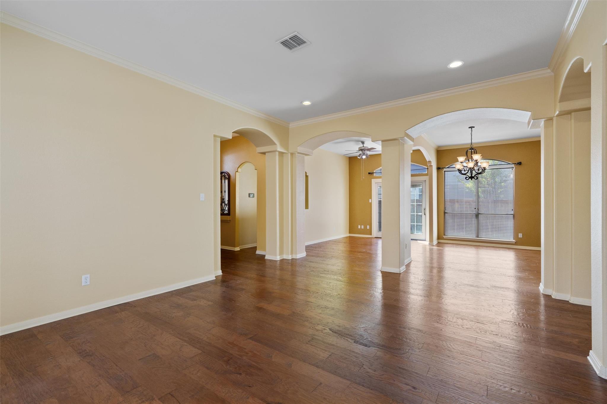 6814 Thistle Hill Way Austin TX 78754