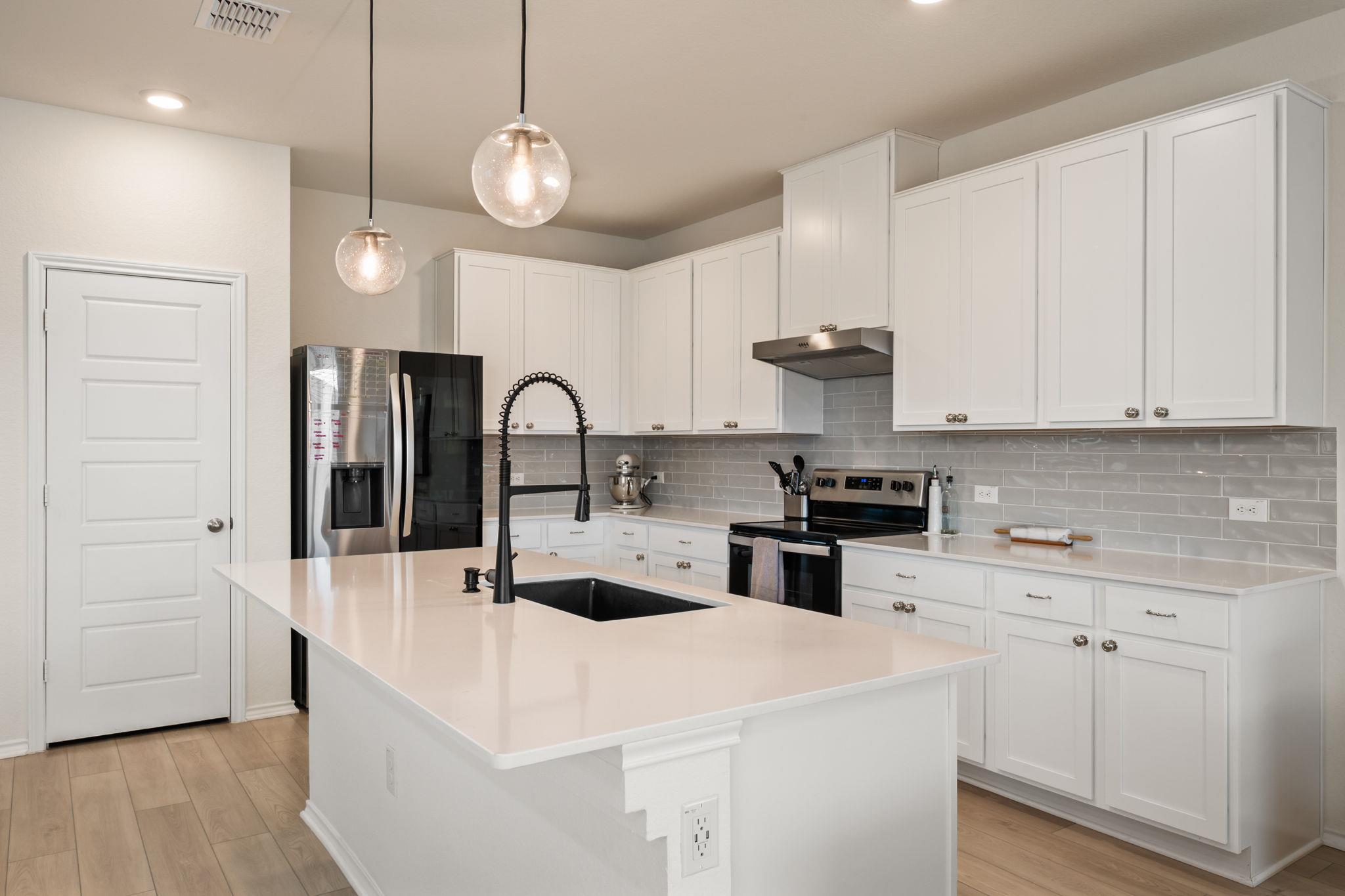 7805 House Finch Drive Austin TX 78744