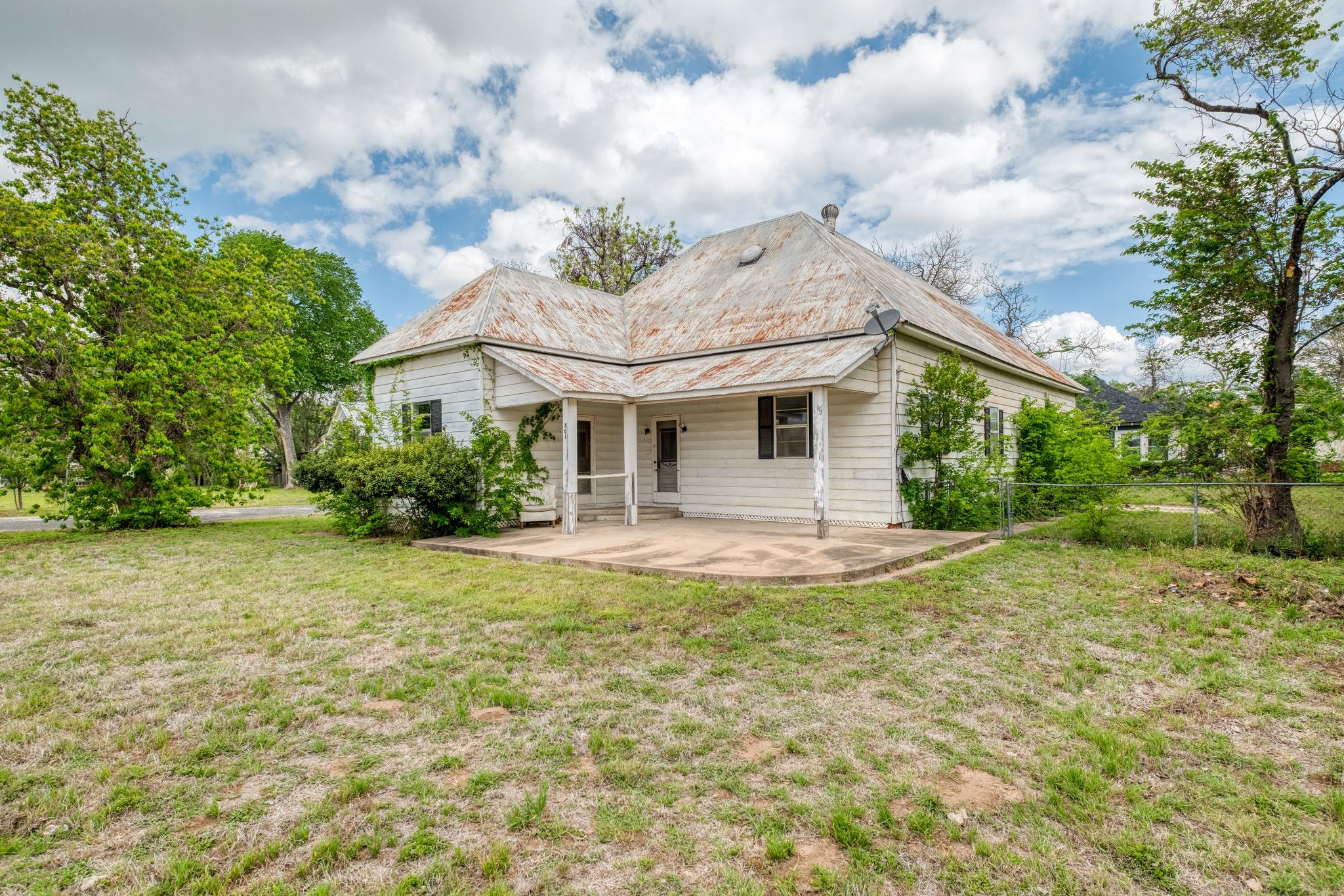 701 NE 1st Street Smithville TX 78957