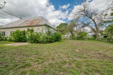 701 NE 1st Street Smithville TX 78957