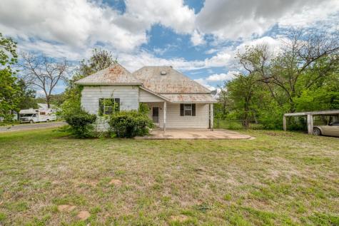 701 NE 1st Street Smithville TX 78957