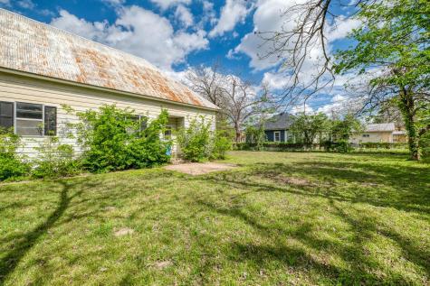 701 NE 1st Street Smithville TX 78957
