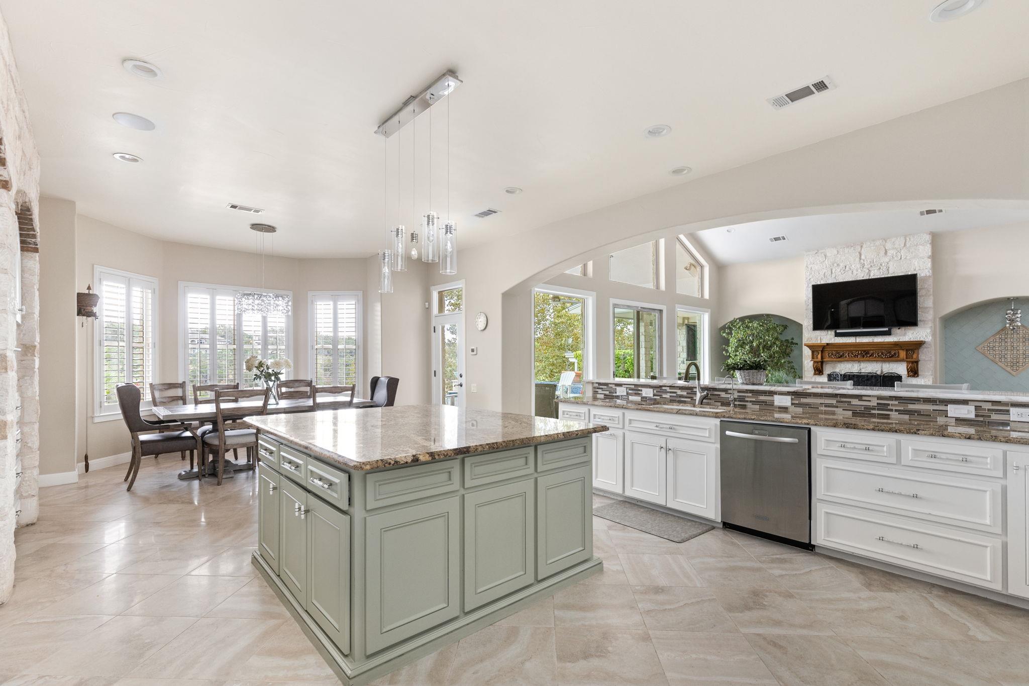 805 Brooks Hollow Road Lakeway TX 78734