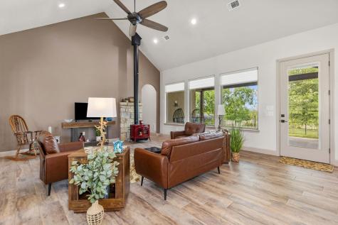 128 Strada Luca Florence TX 76527
