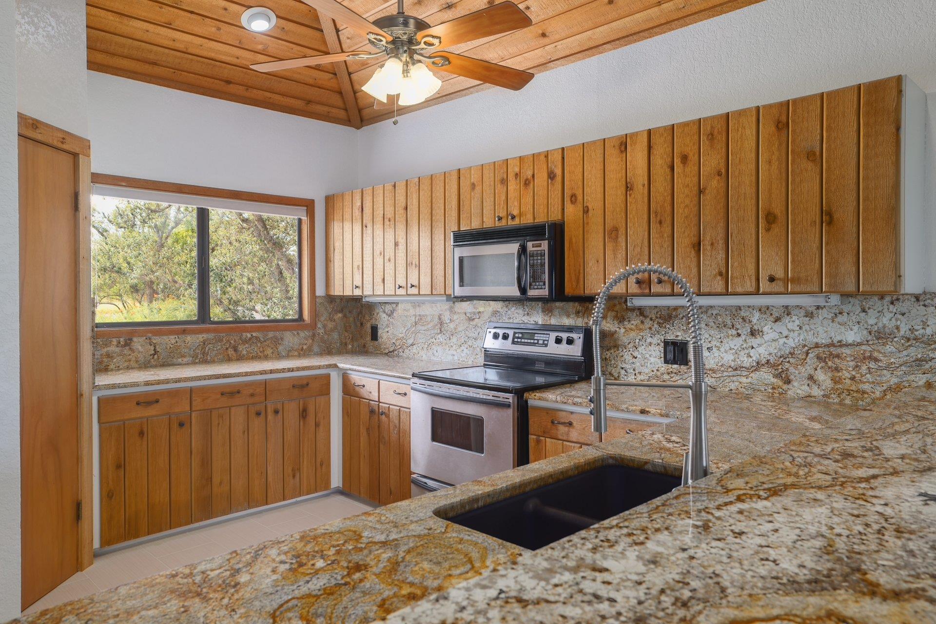 313 Kendall Road Spicewood TX 78669